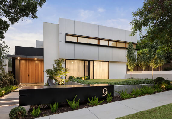 modern-house-exterior-2021-08-27-19-27-31-utc.jpg
